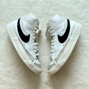 NIKE women high top sneakers size 7 US